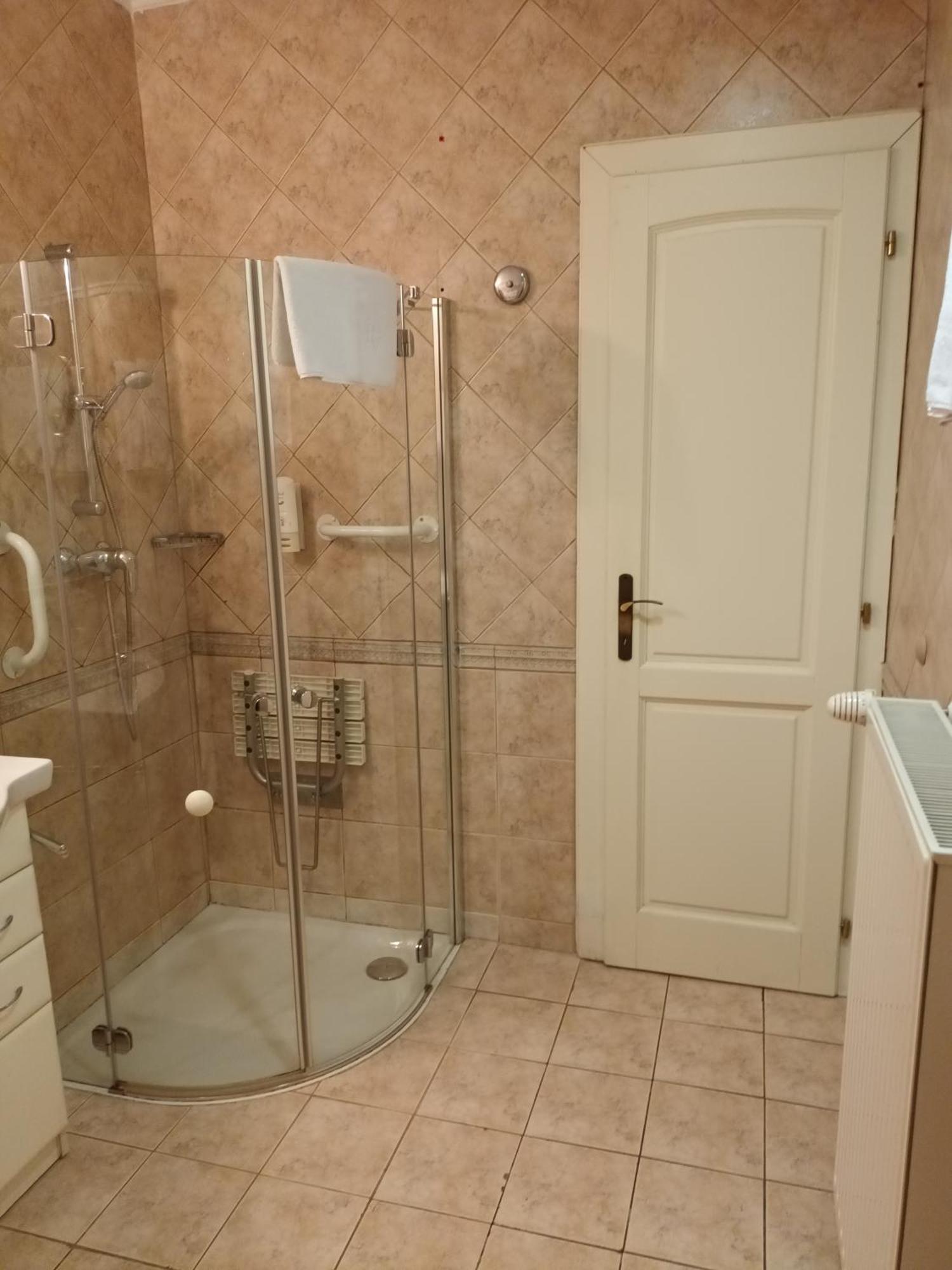 Patria Panzio Bed & Breakfast Eger Bagian luar foto